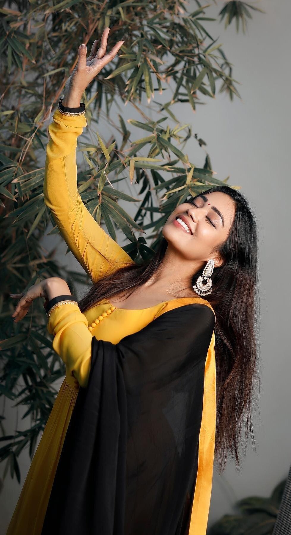 നിവേദ പെതുരാജിന്‍റെ ഏറ്റവും പുതിയ ചിത്രങ്ങള്‍ കാണാം