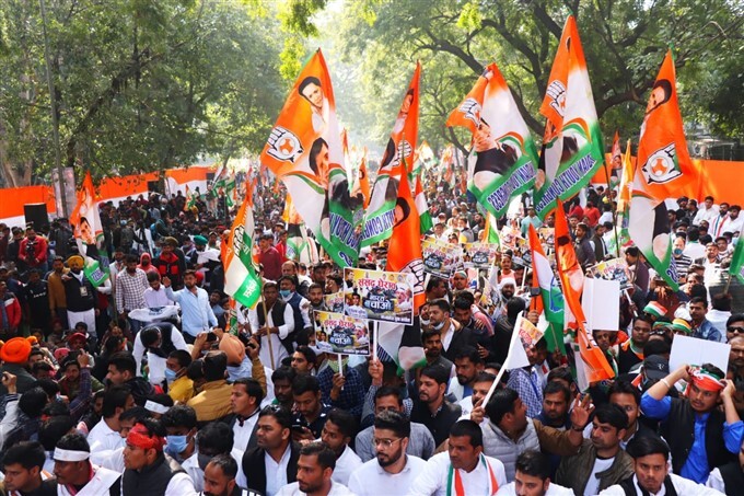 ಚಿತ್ರಗಳು : ತೈಲ ಬೆಲೆ ಏರಿಕೆಯ ವಿರುದ್ಧ ವಿರೋಧ ಪಕ್ಷಗಳ ಪ್ರತಿಭಟನೆ 