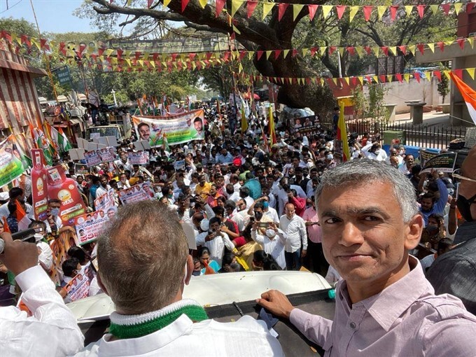 ಚಿತ್ರಗಳು : ತೈಲ ಬೆಲೆ ಏರಿಕೆಯ ವಿರುದ್ಧ ವಿರೋಧ ಪಕ್ಷಗಳ ಪ್ರತಿಭಟನೆ 