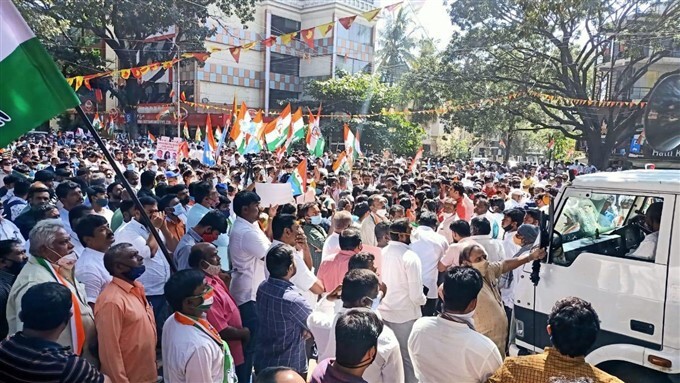 ಚಿತ್ರಗಳು : ತೈಲ ಬೆಲೆ ಏರಿಕೆಯ ವಿರುದ್ಧ ವಿರೋಧ ಪಕ್ಷಗಳ ಪ್ರತಿಭಟನೆ 