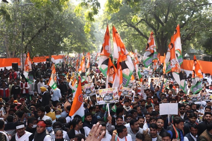 ಚಿತ್ರಗಳು : ತೈಲ ಬೆಲೆ ಏರಿಕೆಯ ವಿರುದ್ಧ ವಿರೋಧ ಪಕ್ಷಗಳ ಪ್ರತಿಭಟನೆ 