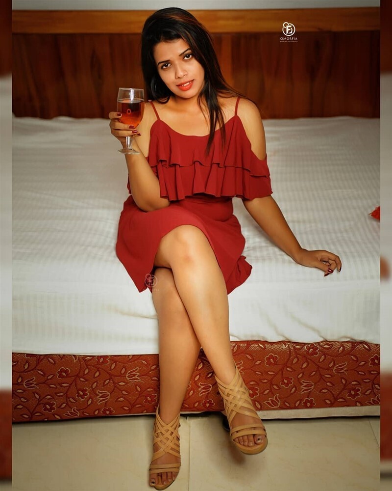 ഗ്ലാമറസ്സായി പേളി- ചിത്രങ്ങൾ കാണാം