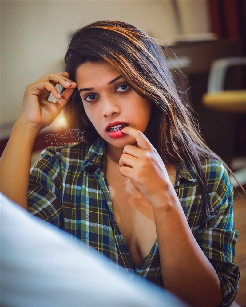 ഗ്ലാമറസ്സായി പേളി- ചിത്രങ്ങൾ കാണാം