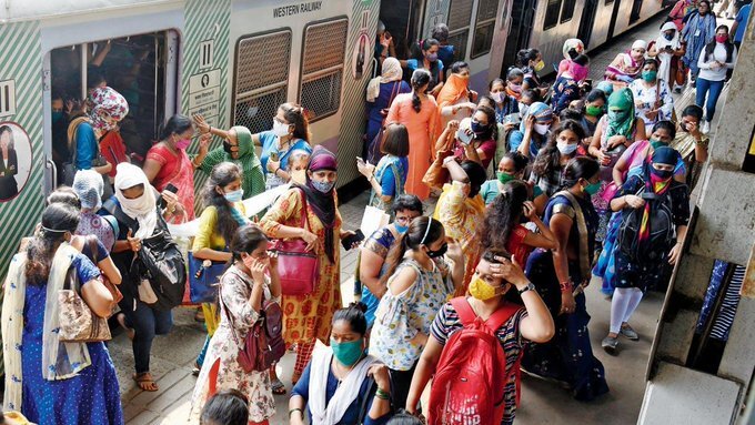 No Social Distancing In Mumbai's Local Train