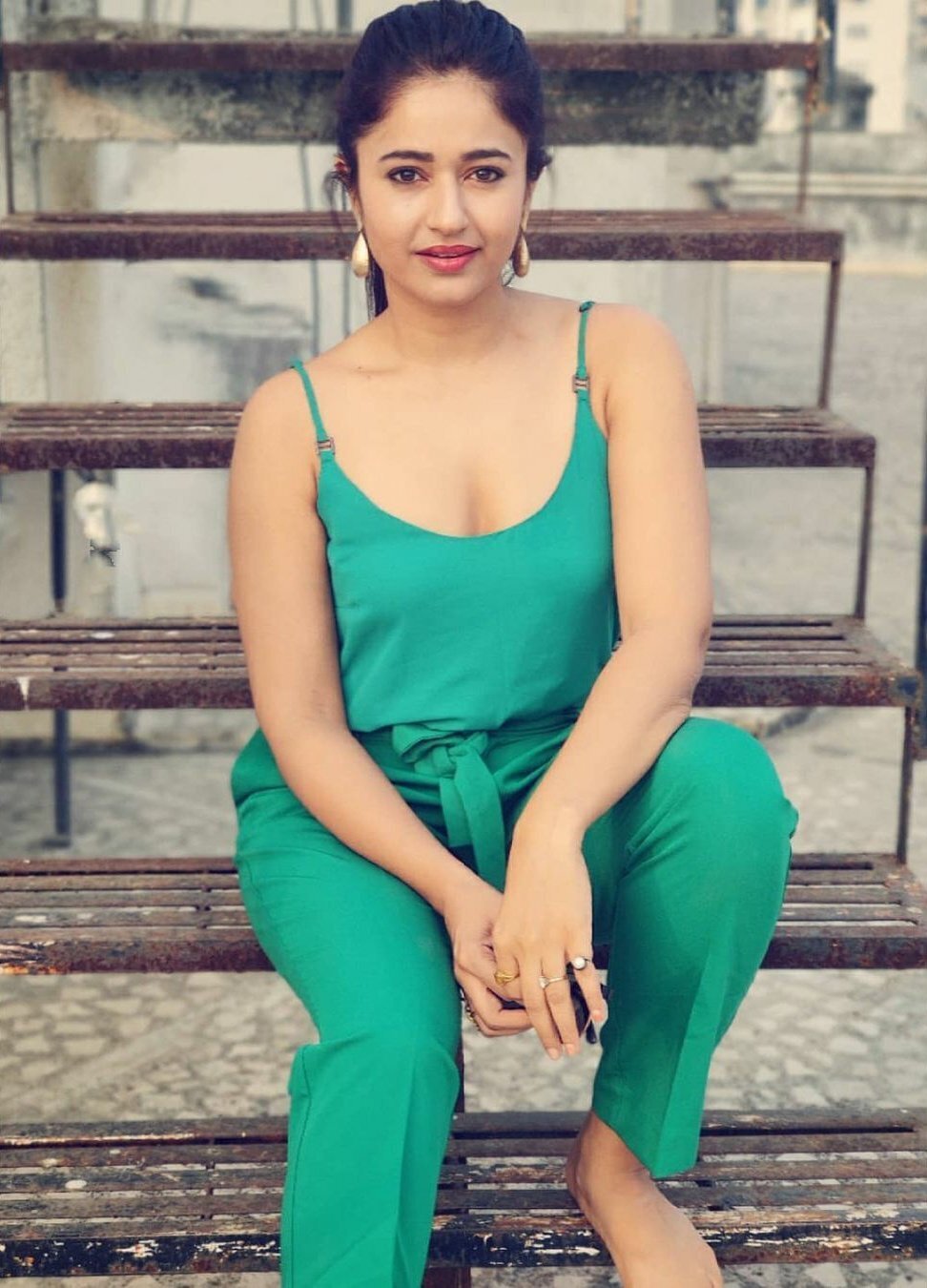 ഗ്ലാമര്‍ ലുക്കില്‍ പൂനം ബജ്‌വയുടെ പുതിയ ചിത്രങ്ങള്‍