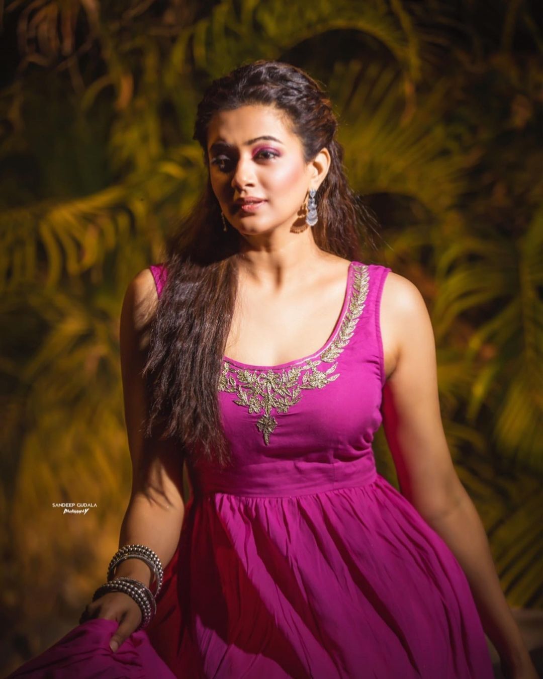 പ്രിയതാരം പ്രിയാമണിയുടെ ഏറ്റവും പുതിയ ചിത്രങ്ങള്‍ കാണാം