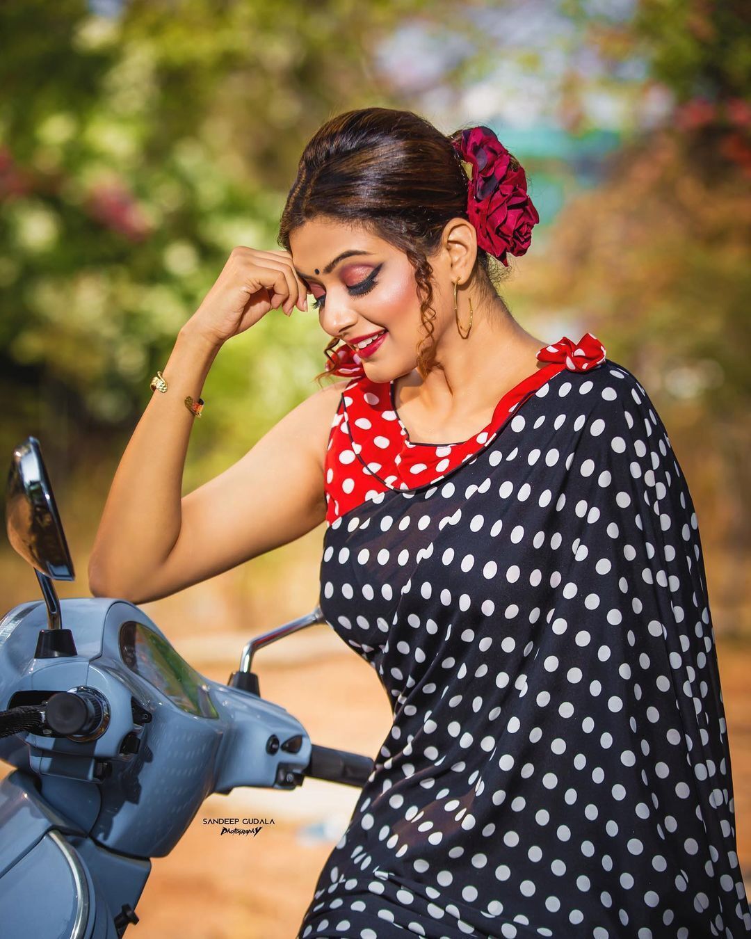 പ്രിയതാരം പ്രിയാമണിയുടെ ഏറ്റവും പുതിയ ചിത്രങ്ങള്‍ കാണാം