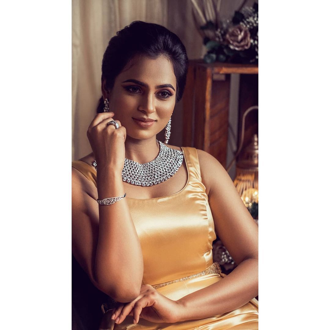 സൽവാറിൽ തിളങ്ങി രമ്യ പാണ്ഡ്യൻ- ചിത്രങ്ങൾ കാണാം