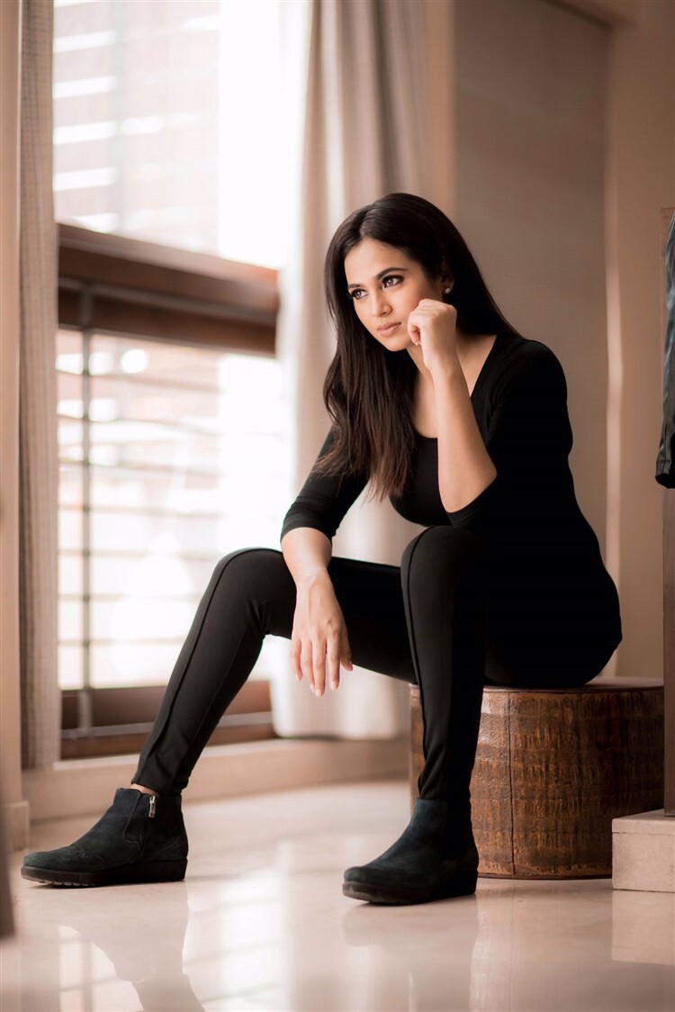 സൽവാറിൽ തിളങ്ങി രമ്യ പാണ്ഡ്യൻ- ചിത്രങ്ങൾ കാണാം