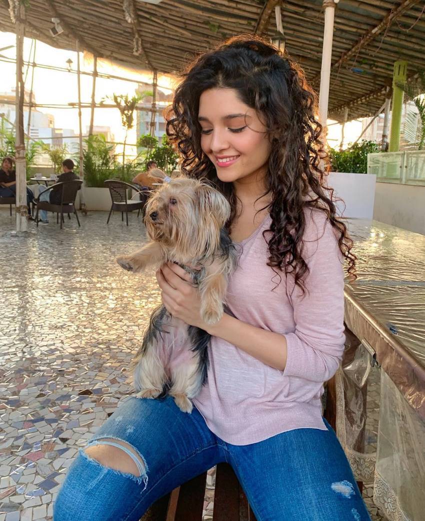 ആരെയും ആകര്‍ഷിപ്പിക്കും റിതിക സിങിന്റെ ഈ ചിത്രങ്ങള്‍