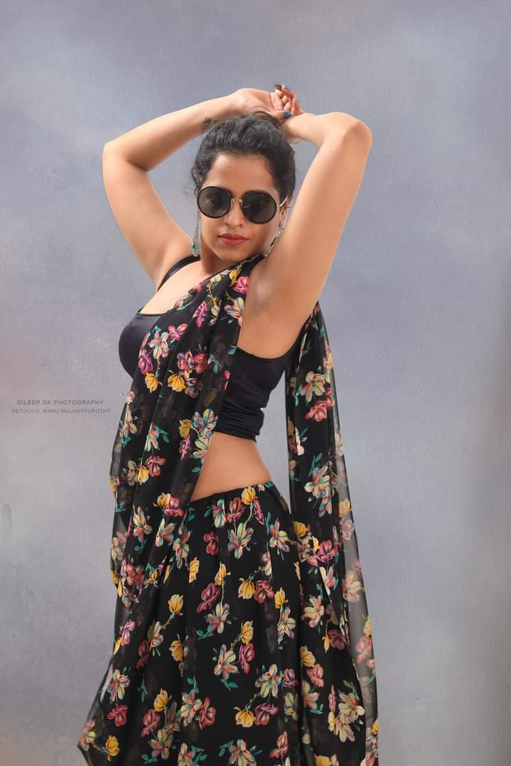 ഹോട്ട് ലുക്കില്‍ സാധിക വേണുഗോപാല്‍: ചിത്രങ്ങള്‍ കാണാം