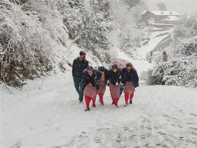 Snowfall In Jammu and Kashmir, Leh, HP And UK, 12/01/2021