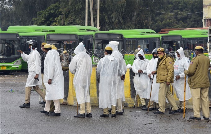 Security beefed up at borders in New Delhi