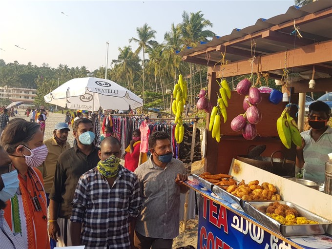Shashi Tharoor Interacts with People At Thiruvananthapuram beaches