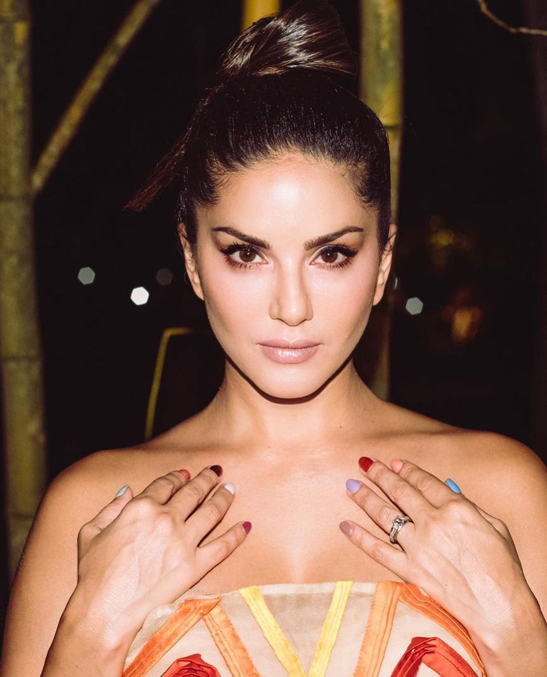 സ്റ്റൈലിഷായി സണ്ണി ലിയോൺ- ഏറ്റവും പുതിയ ചിത്രങ്ങൾ കാണാം