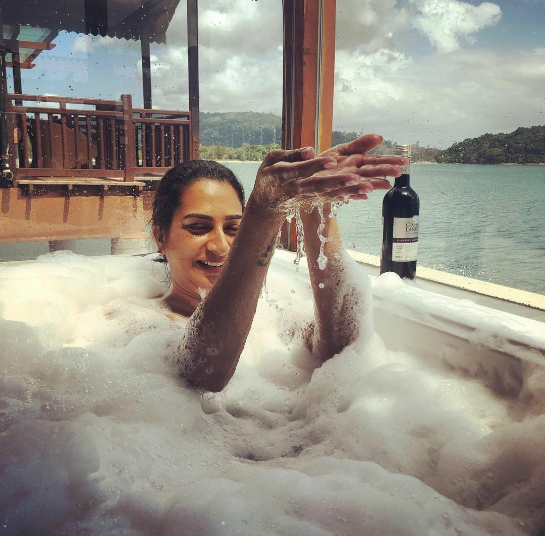 കാഷ്വൽ ലുക്കിൽ സുരേഖ വാണി- ചിത്രങ്ങൾ കാണാം