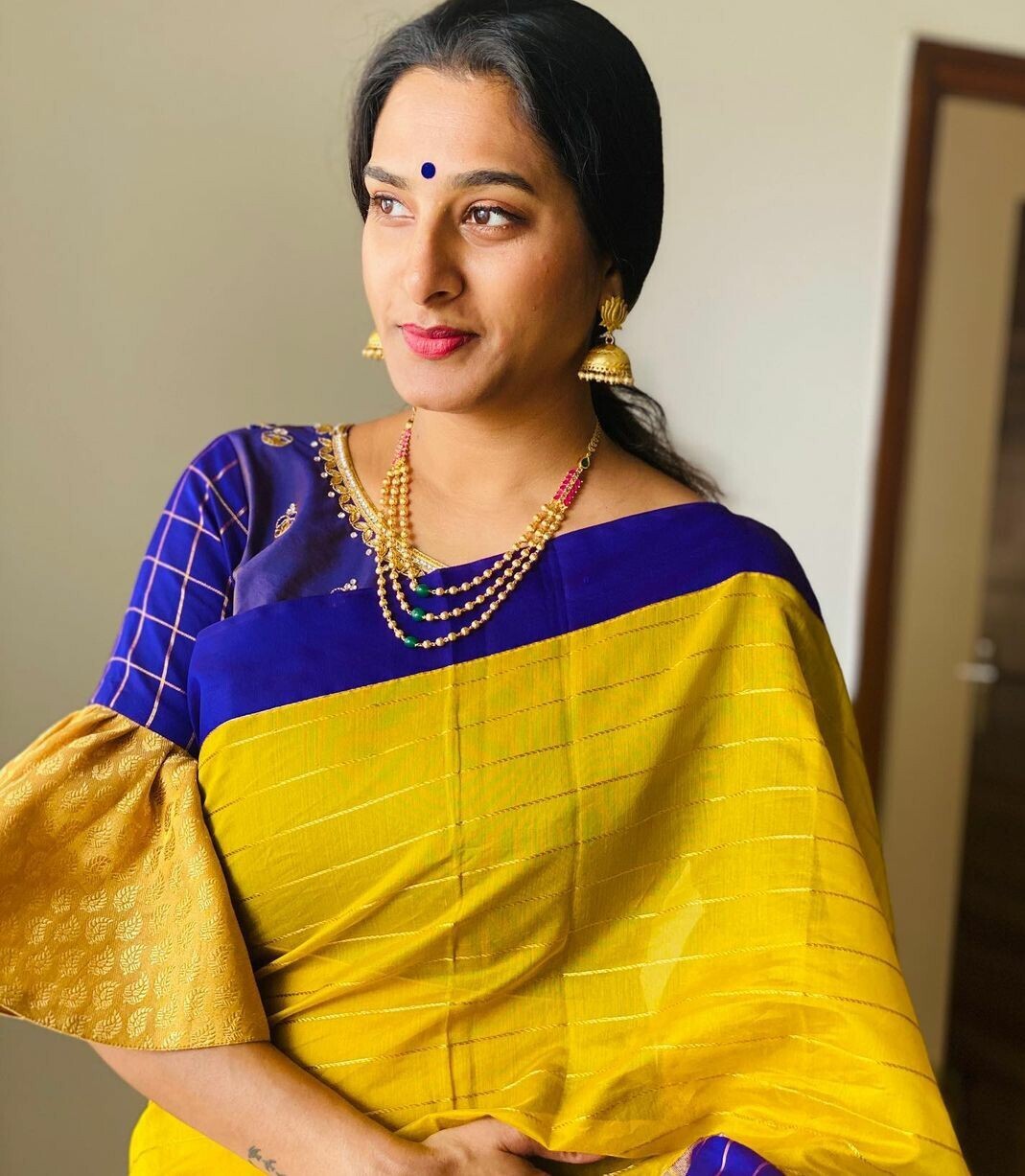 കാഷ്വൽ ലുക്കിൽ സുരേഖ വാണി- ചിത്രങ്ങൾ കാണാം