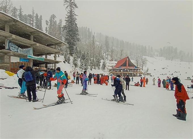Snowfall In Jammu and Kashmir, Leh, HP And UK, 12/01/2021
