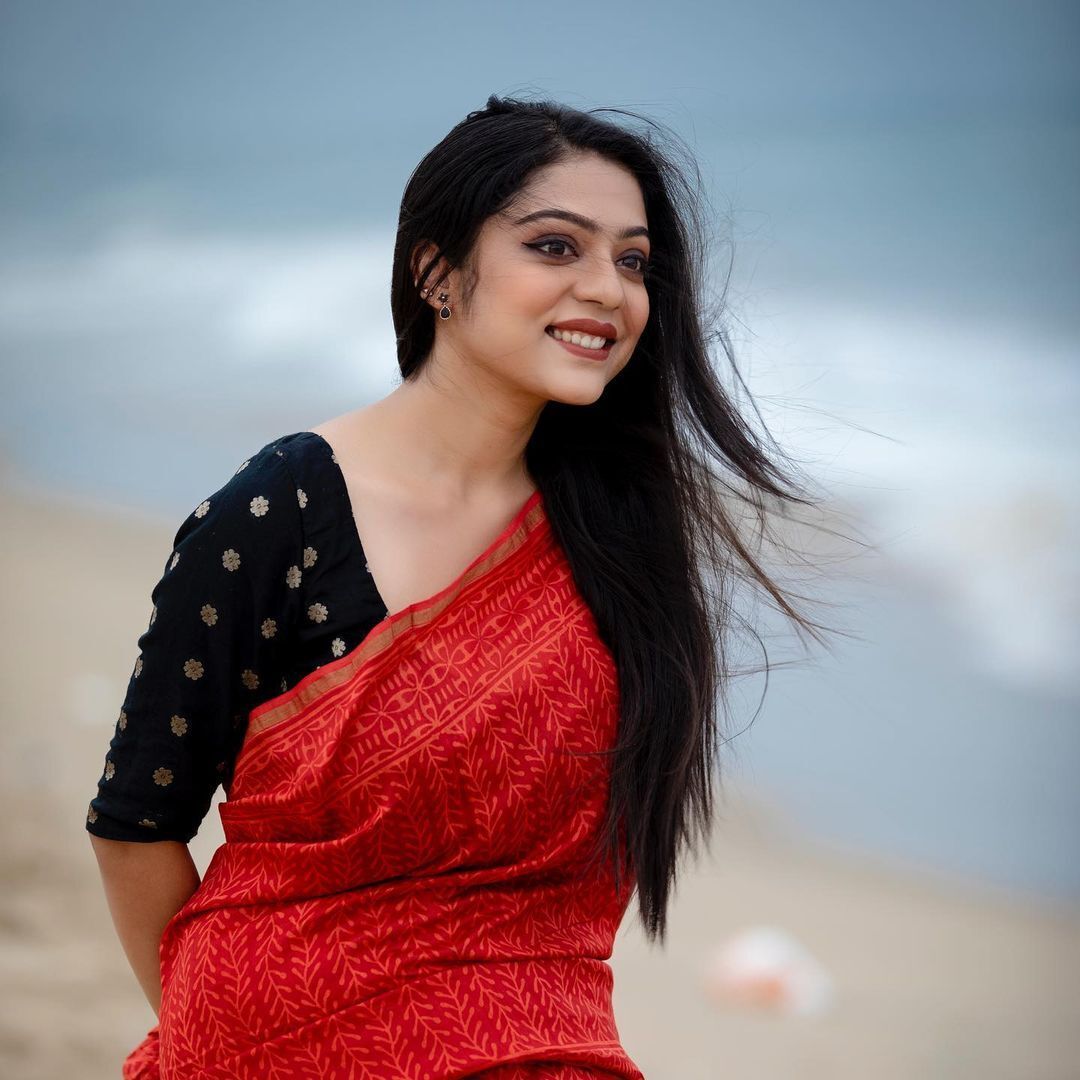 നാടൻ സുന്ദരിയായി വർഷ ബൊല്ലമ- ചിത്രങ്ങൾ കാണാം