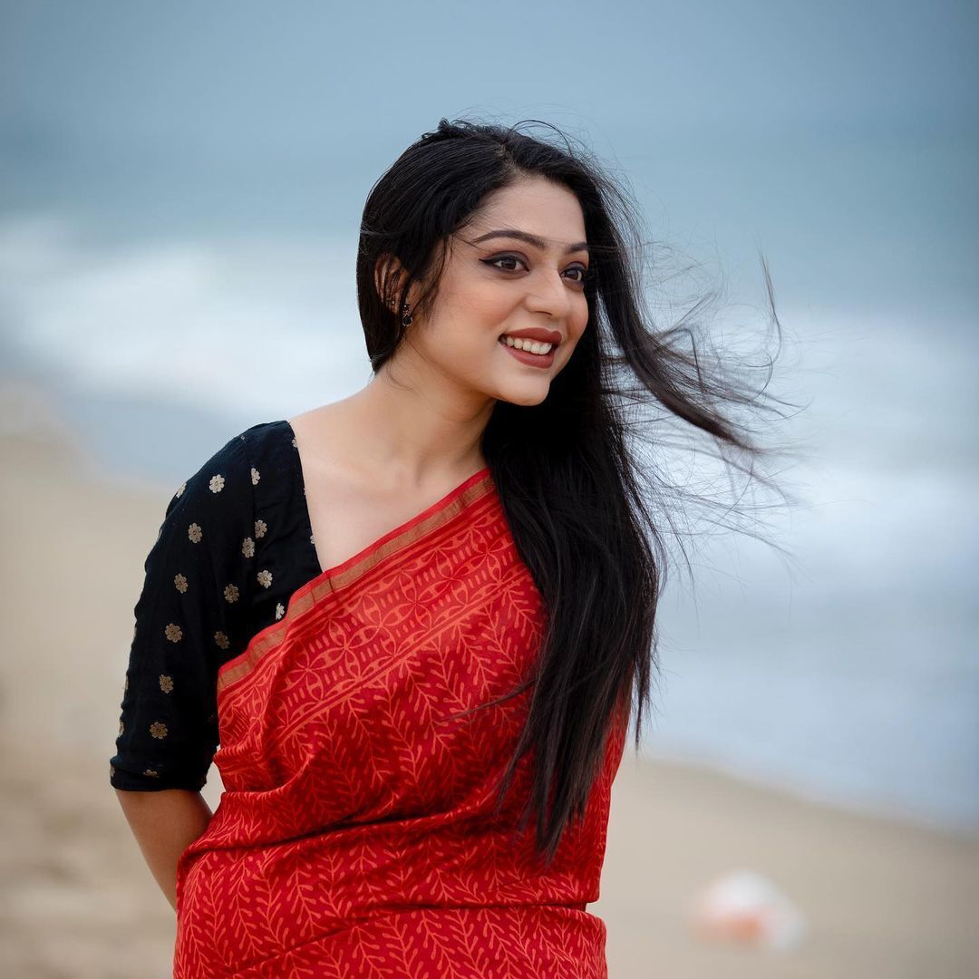 നാടൻ സുന്ദരിയായി വർഷ ബൊല്ലമ- ചിത്രങ്ങൾ കാണാം