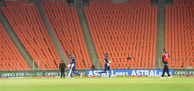 ഇന്ത്യ-ഇംഗ്ലണ്ട്  മൂന്നാം  ട്വന്റി20 മത്സരത്തിന്റെ തകര്‍പ്പന്‍ ചിത്രങ്ങള്‍ കാണാം