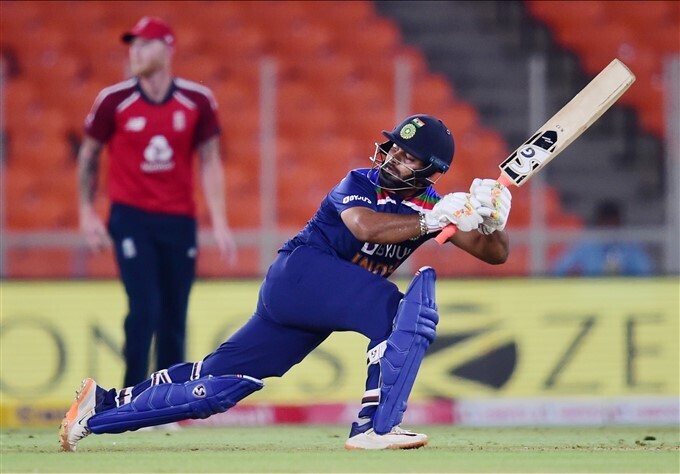 ഇന്ത്യ-ഇംഗ്ലണ്ട്  മൂന്നാം  ട്വന്റി20 മത്സരത്തിന്റെ തകര്‍പ്പന്‍ ചിത്രങ്ങള്‍ കാണാം