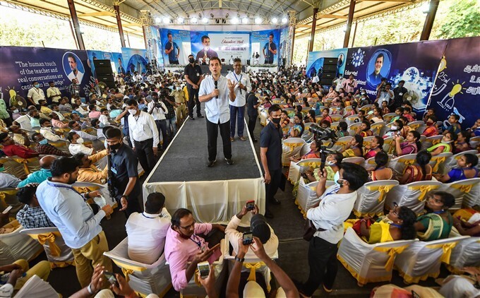 ജനമധ്യത്തില്‍ രാഹുല്‍ ഗാന്ധി: തമിഴ്‌നാട്ടിലെ തിരഞ്ഞെടുപ്പ് പ്രചാരണ ചിത്രങ്ങള്‍