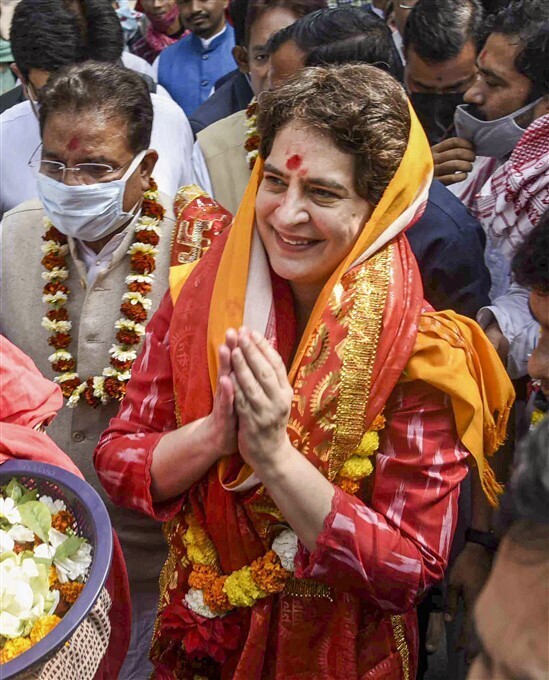 കോൺഗ്രസ് നേതാവ് പ്രിയങ്ക ഗാന്ധി ഗുവാഹത്തി കാമാഖ്യ ക്ഷേത്രം സന്ദർശിച്ചപ്പോൾ.. ചിത്രങ്ങൾ കാണാം