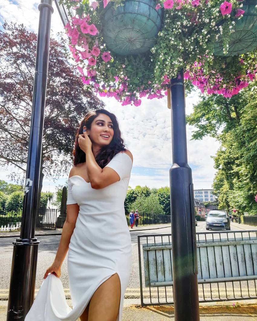 നടി ദീപ്തി സേത്തിയുടെ ലേറ്റസ്റ്റ് ഗ്ലാമര്‍ ചിത്രങ്ങള്‍