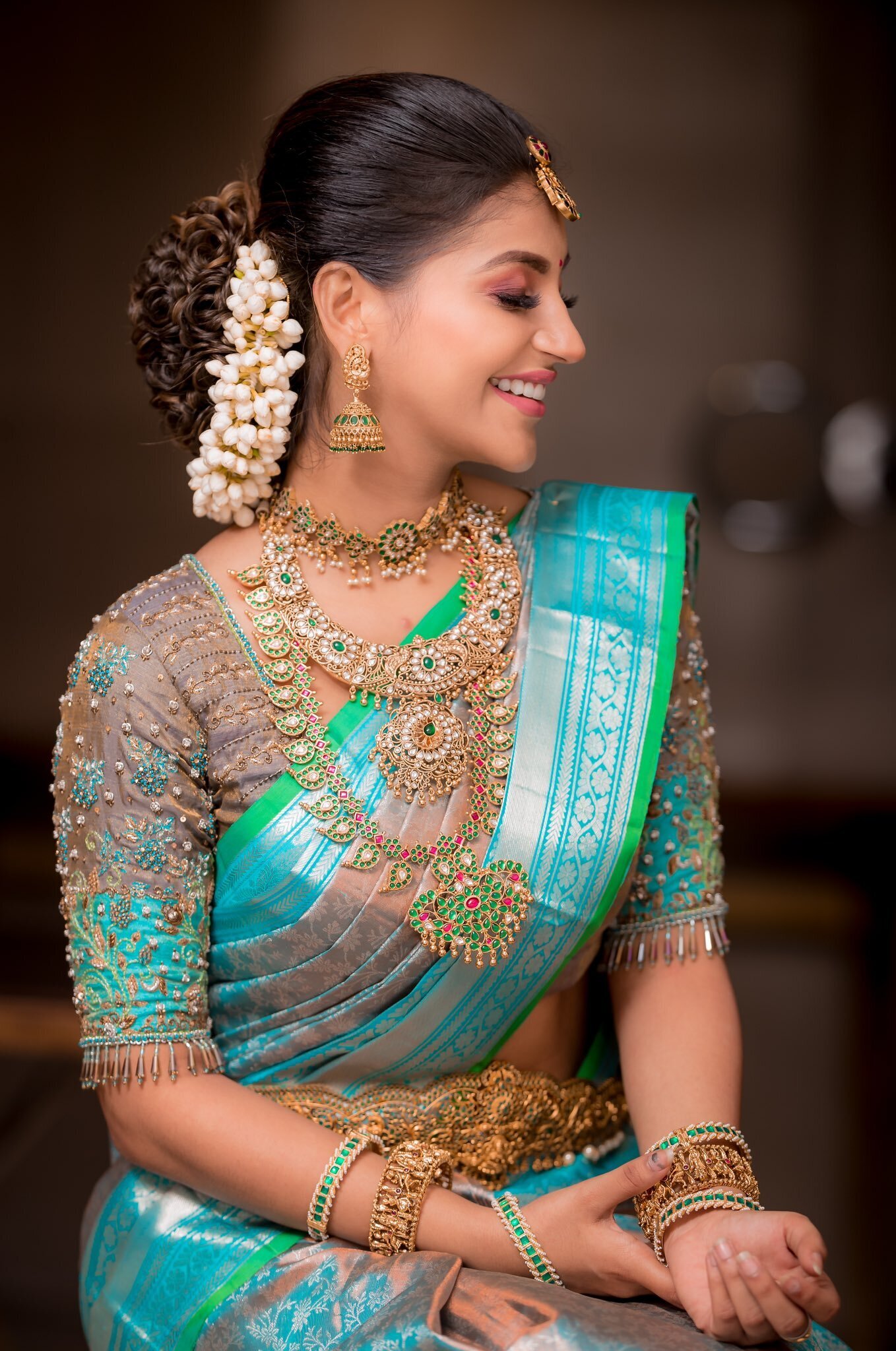 ഹോട്ട് ലുക്കില്‍ യാഷിക ആനന്ദ്