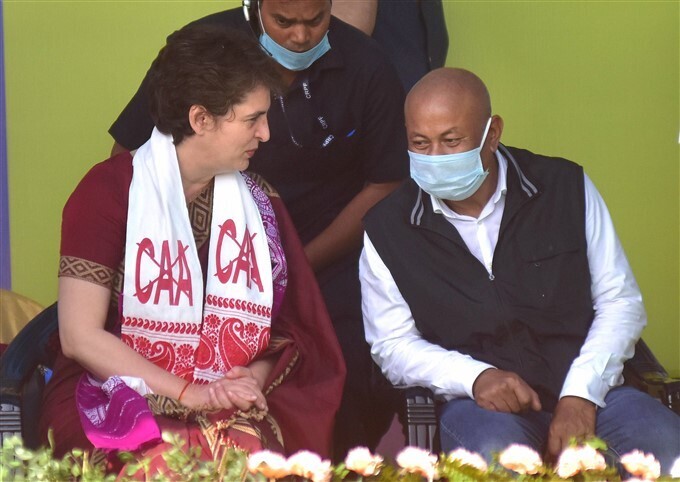 അസമില്‍ പ്രിയങ്കാഗാന്ധിയുടെ തെരഞ്ഞെടുപ്പ് പ്രചാരണം തുടരുന്നു, തേസ്പൂരില്‍ നിന്നുള്ള ചിത്രങ്ങള്‍ 