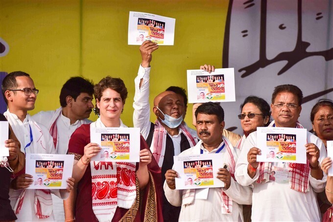 അസമില്‍ പ്രിയങ്കാഗാന്ധിയുടെ തെരഞ്ഞെടുപ്പ് പ്രചാരണം തുടരുന്നു, തേസ്പൂരില്‍ നിന്നുള്ള ചിത്രങ്ങള്‍ 