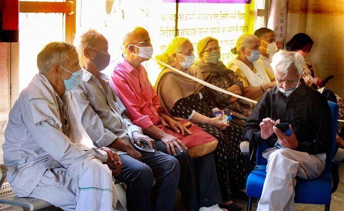 രണ്ടാംഘട്ട കോവിഡ് വാക്സിനേഷന്‍ യജ്ഞം, ചിത്രങ്ങള്‍ കാണാം