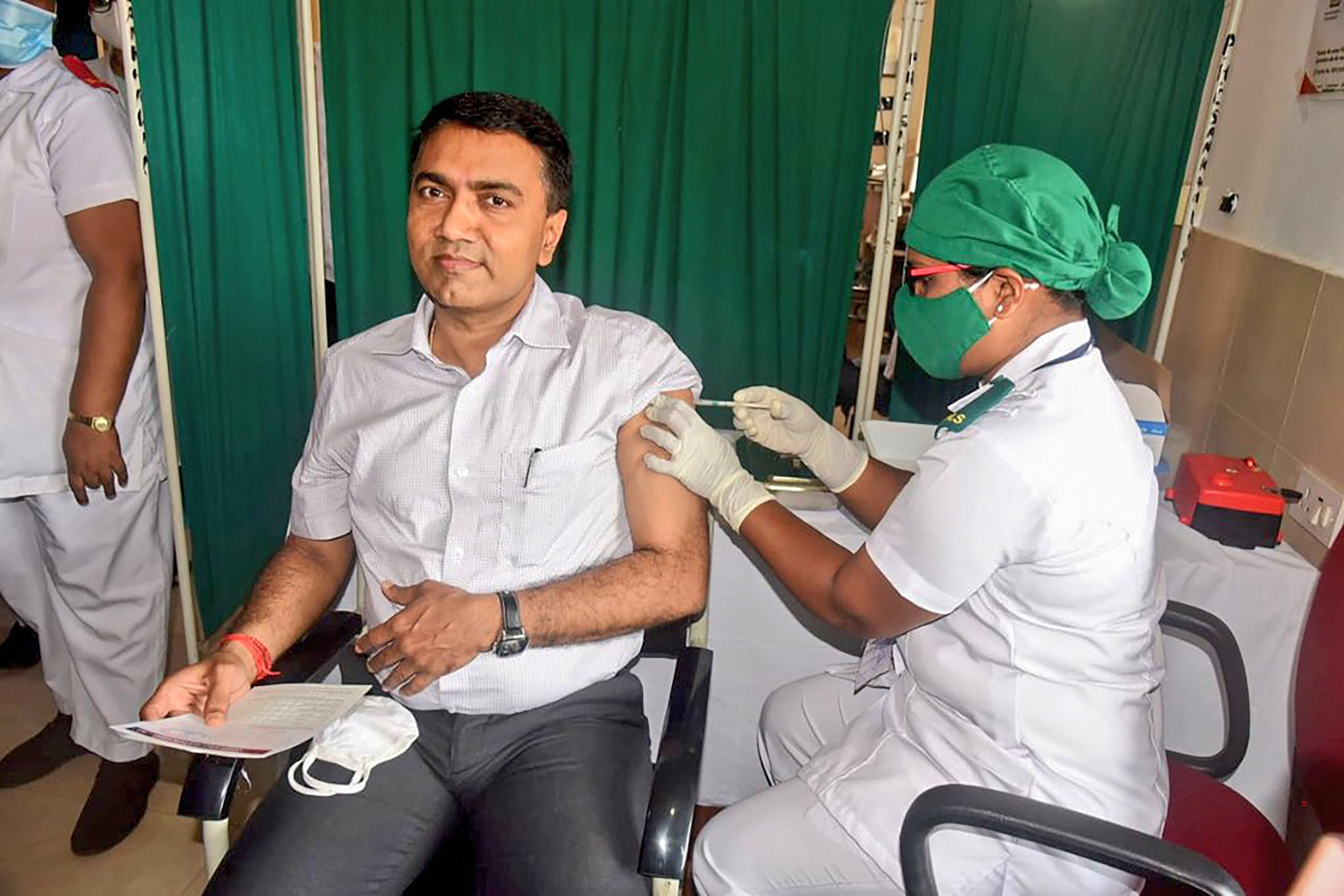 രണ്ടാംഘട്ട കോവിഡ് വാക്സിനേഷന്‍ യജ്ഞം, ചിത്രങ്ങള്‍ കാണാം