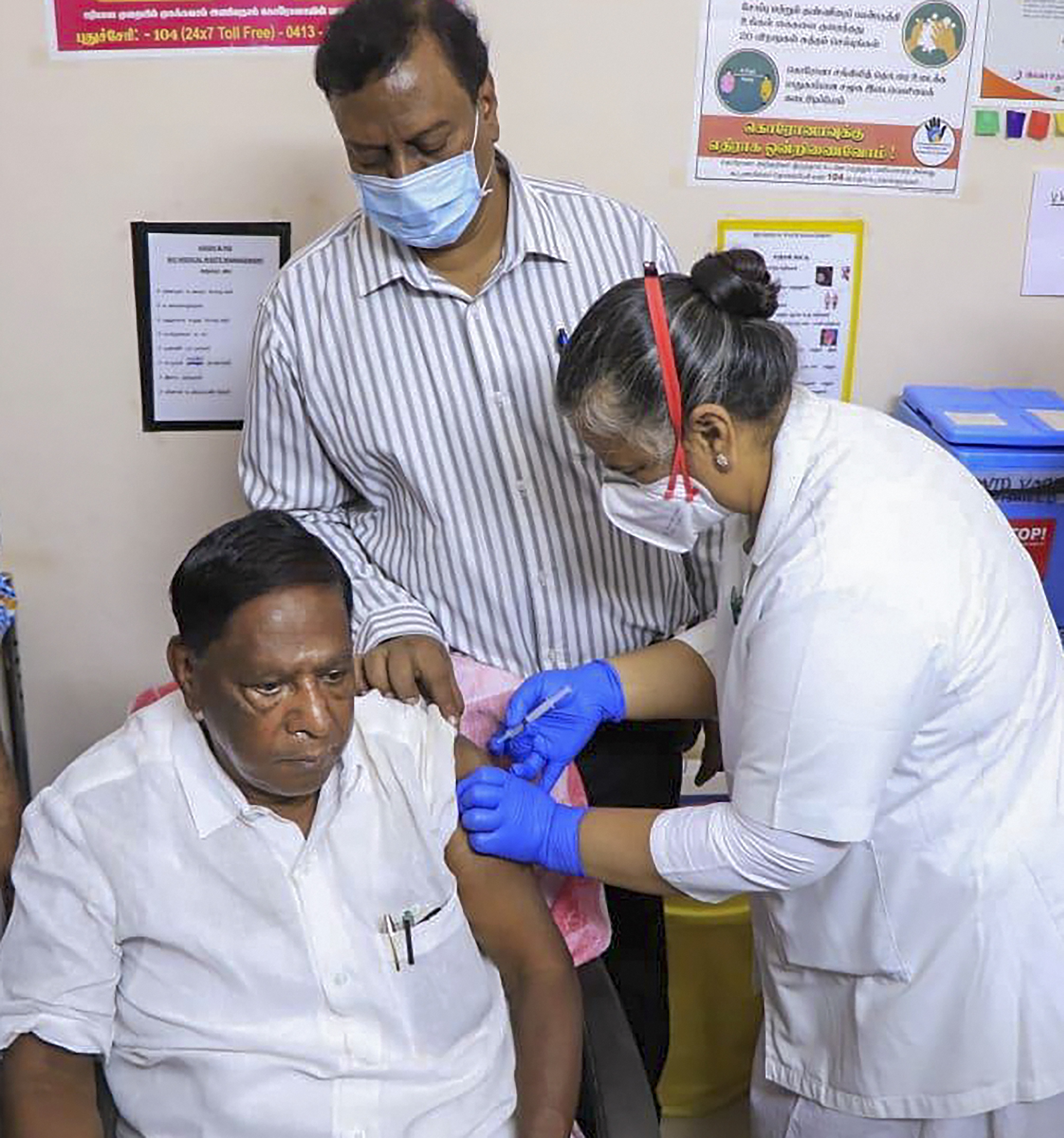 രണ്ടാംഘട്ട കോവിഡ് വാക്സിനേഷന്‍ യജ്ഞം, ചിത്രങ്ങള്‍ കാണാം