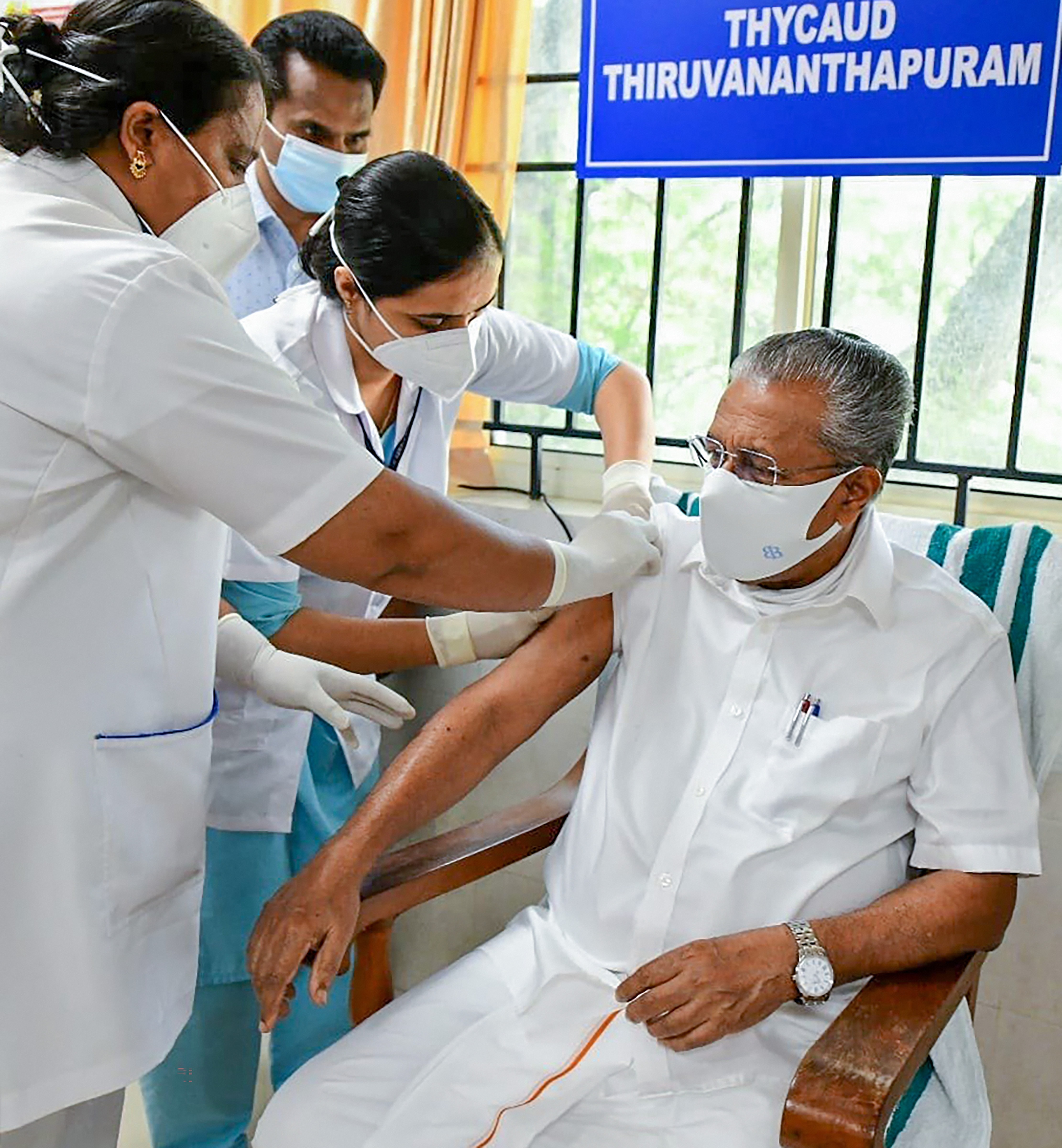 രണ്ടാംഘട്ട കോവിഡ് വാക്സിനേഷന്‍ യജ്ഞം, ചിത്രങ്ങള്‍ കാണാം