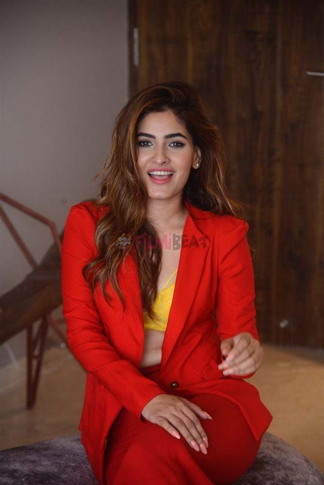 രാഗിണി എംഎംഎസ് റിട്ടേൺസിലെ രാഗിണി! കരീഷ്മ ശർമയുടെ ചിത്രങ്ങൾ കാണാം