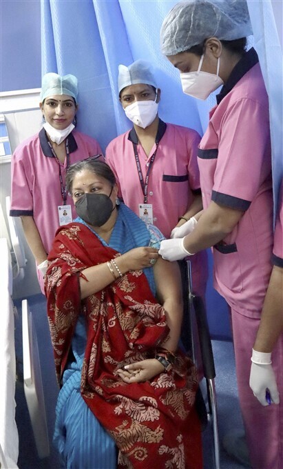 കോവിഡ് വാക്‌സിനേഷന്‍ രണ്ടാം ഘട്ടം തുടരുന്നു, ചിത്രങ്ങള്‍ കാണാം