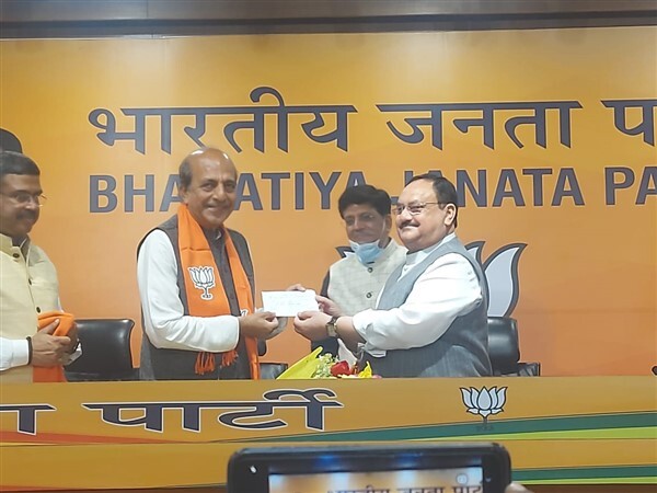 തൃണമൂല്‍ മുന്‍ നേതാവ് ദിനേശ് ത്രിവേദി ബിജെപിയില്‍ ചേര്‍ന്നു, ചിത്രങ്ങള്‍ കാണാം