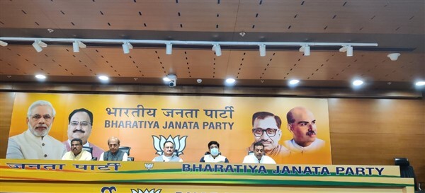 തൃണമൂല്‍ മുന്‍ നേതാവ് ദിനേശ് ത്രിവേദി ബിജെപിയില്‍ ചേര്‍ന്നു, ചിത്രങ്ങള്‍ കാണാം