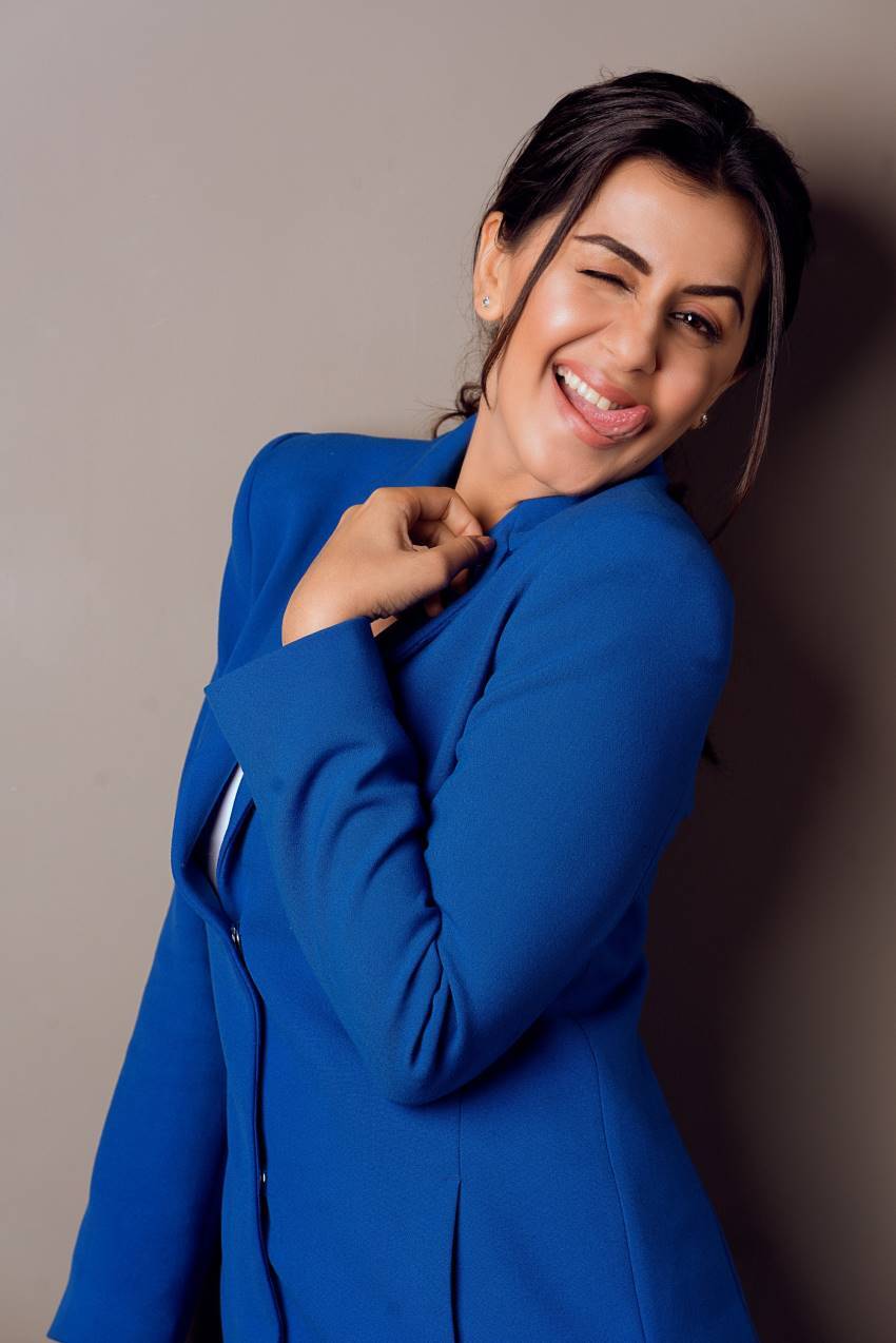 നീലയിൽ അതിസുന്ദരിയായി പ്രിയനായിക- നിക്കി ഗൽറാണിയുടെ ഏറ്റവും പുതിയ ചിത്രങ്ങൾ