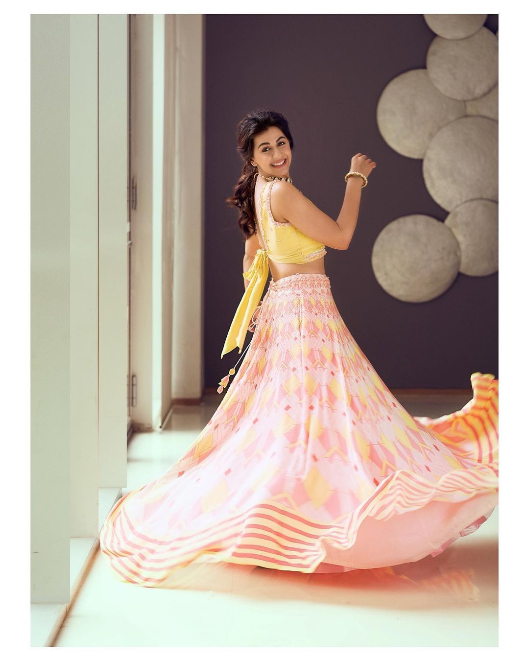 നീലയിൽ അതിസുന്ദരിയായി പ്രിയനായിക- നിക്കി ഗൽറാണിയുടെ ഏറ്റവും പുതിയ ചിത്രങ്ങൾ