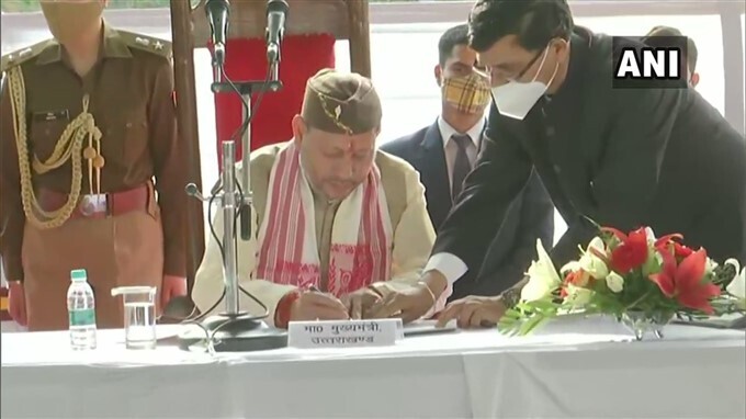 തിരാത് സിംഗ് റാവത്ത് ഉത്തരാഖണ്ഡ് മുഖ്യമന്ത്രിയായി ചുമതലയേറ്റു, ചിത്രങ്ങള്‍ കാണാം 