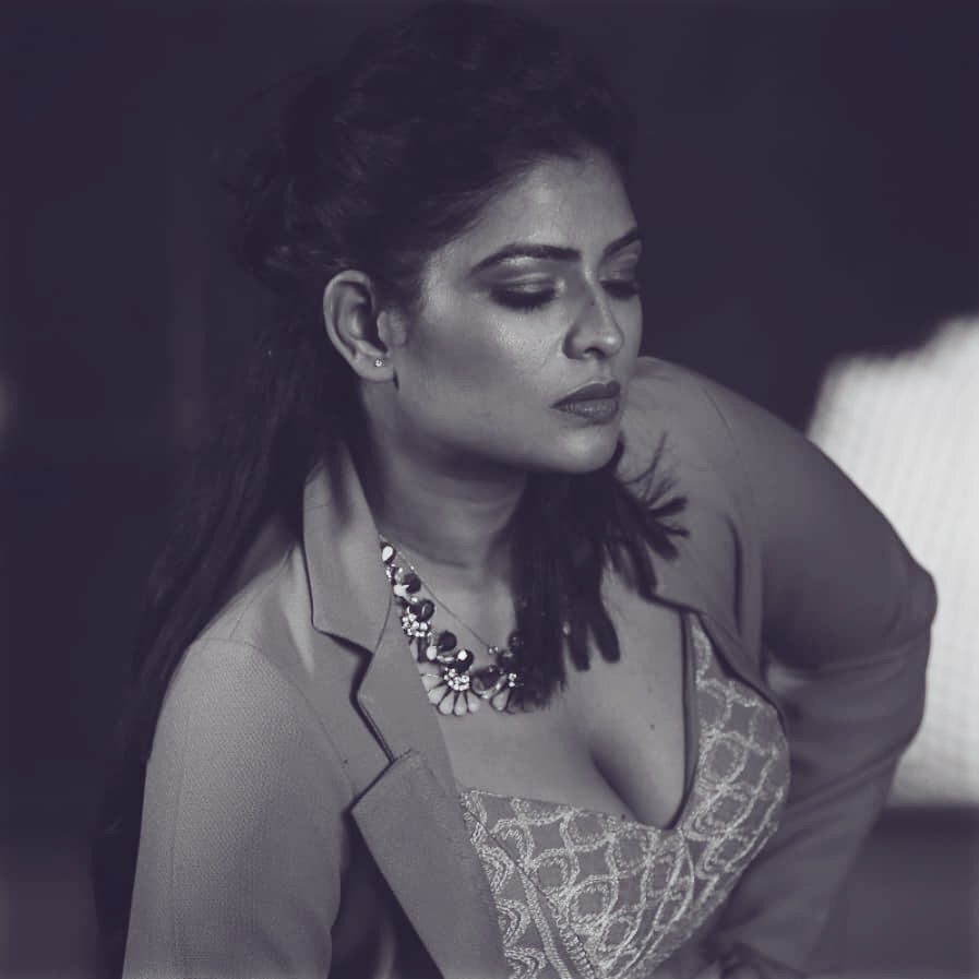 ബോള്‍ഡ് ലുക്കില്‍ നടി മഹേശ്വരി: ഏറ്റവും പുതിയ ചിത്രങ്ങള്‍