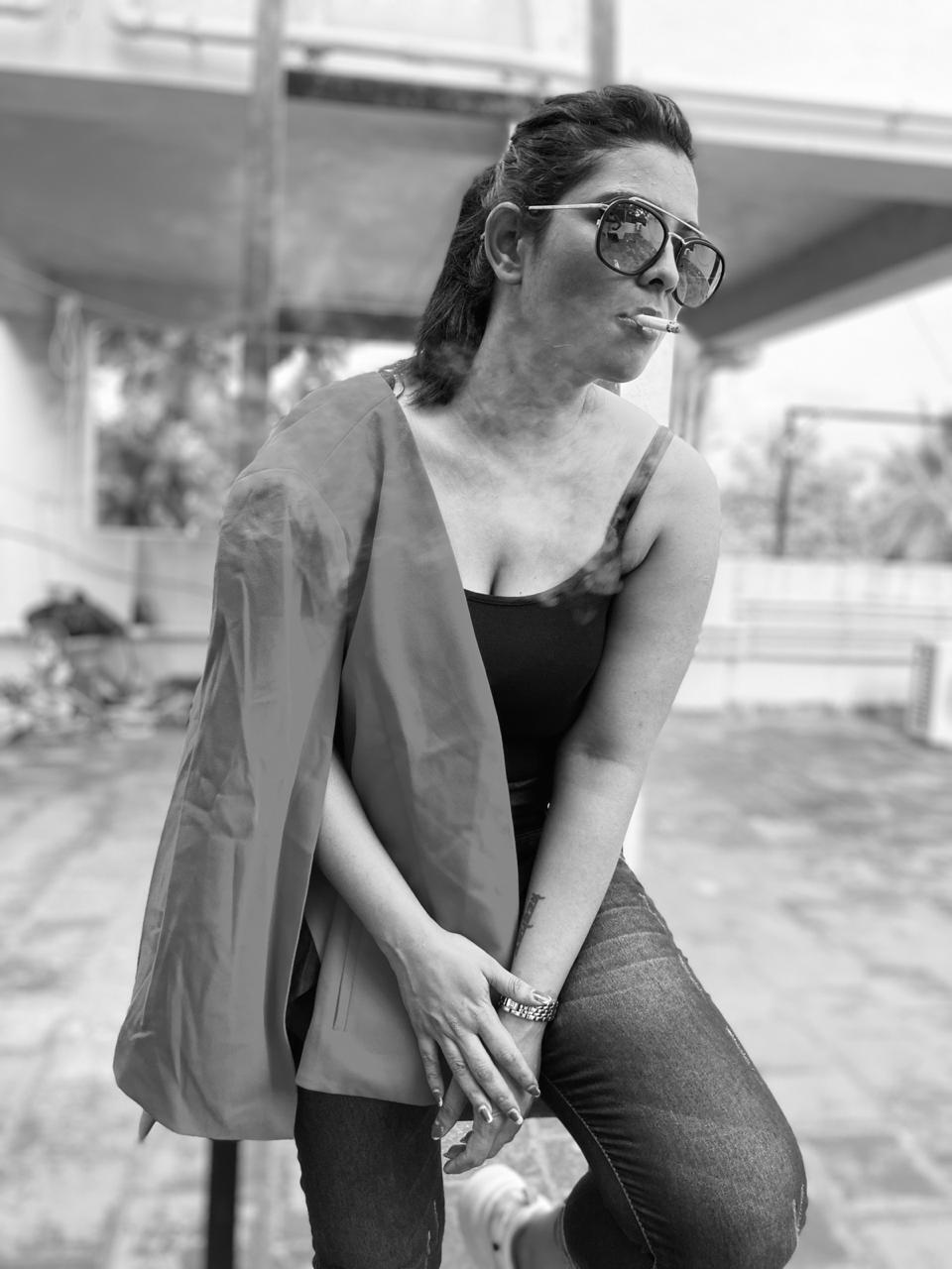 ബോള്‍ഡ് ലുക്കില്‍ നടി മഹേശ്വരി: ഏറ്റവും പുതിയ ചിത്രങ്ങള്‍