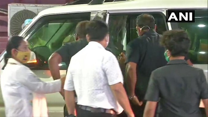 നന്ദിഗ്രാമില്‍  ആക്രമണശ്രമത്തിനിടെ പരിക്കേറ്റ് മമതാ ബാനര്‍ജി, ചിത്രങ്ങള്‍ കാണാം