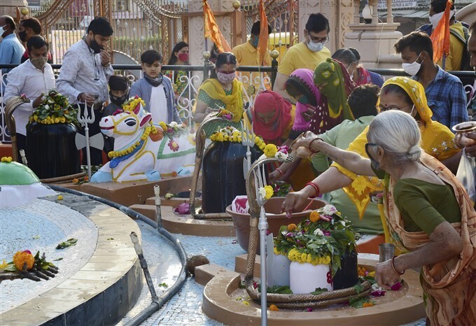 രാജ്യത്തിന്റെ വിവിധ ഭാഗങ്ങളില്‍ നിന്നുള്ള ശിവരാത്രി  ആഘോഷചിത്രങ്ങള്‍ കാണാം