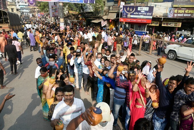 രാജ്യത്തിന്റെ വിവിധ ഭാഗങ്ങളില്‍ നിന്നുള്ള ശിവരാത്രി  ആഘോഷചിത്രങ്ങള്‍ കാണാം