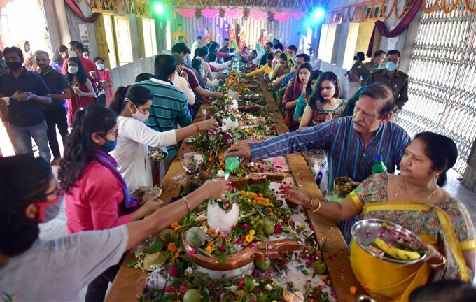രാജ്യത്തിന്റെ വിവിധ ഭാഗങ്ങളില്‍ നിന്നുള്ള ശിവരാത്രി  ആഘോഷചിത്രങ്ങള്‍ കാണാം