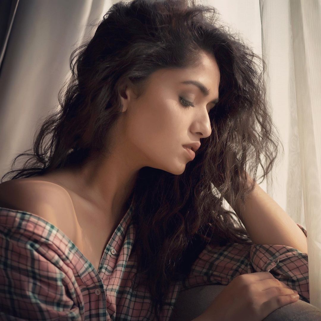 നടി സുനൈനയുടെ ഏറ്റവും പുതിയ ചിത്രങ്ങള്‍